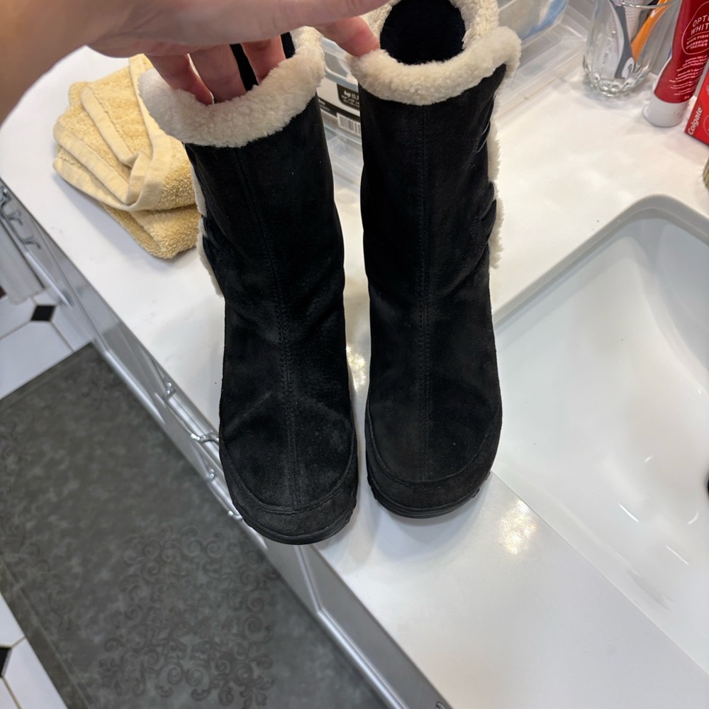 Merrell Black Winter Boots with Cream Lining